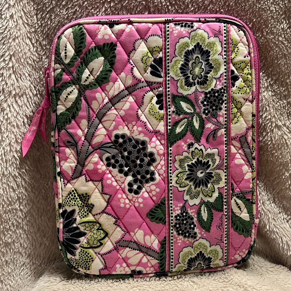 VERA BRADLEY Priscilla Pink Case *Retired Design